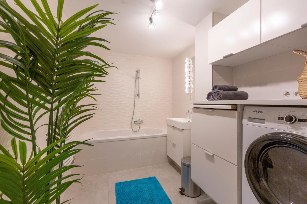 Unique Central 3 Floor Home With 4Bdrm, 3Bthrm Budapest Eksteriør bilde
