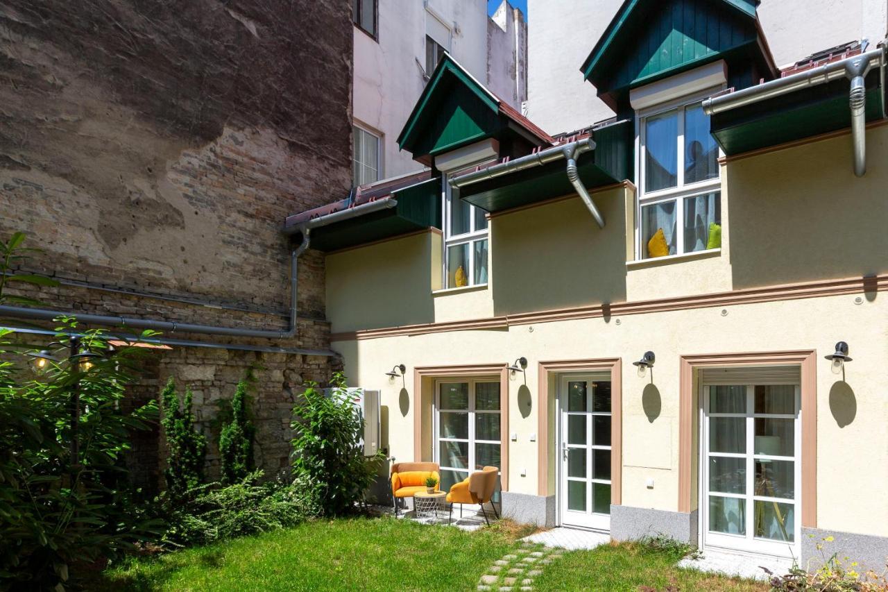 Unique Central 3 Floor Home With 4Bdrm, 3Bthrm Budapest Eksteriør bilde
