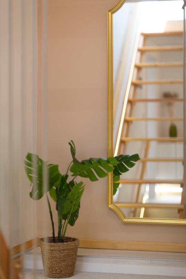 Unique Central 3 Floor Home With 4Bdrm, 3Bthrm Budapest Eksteriør bilde