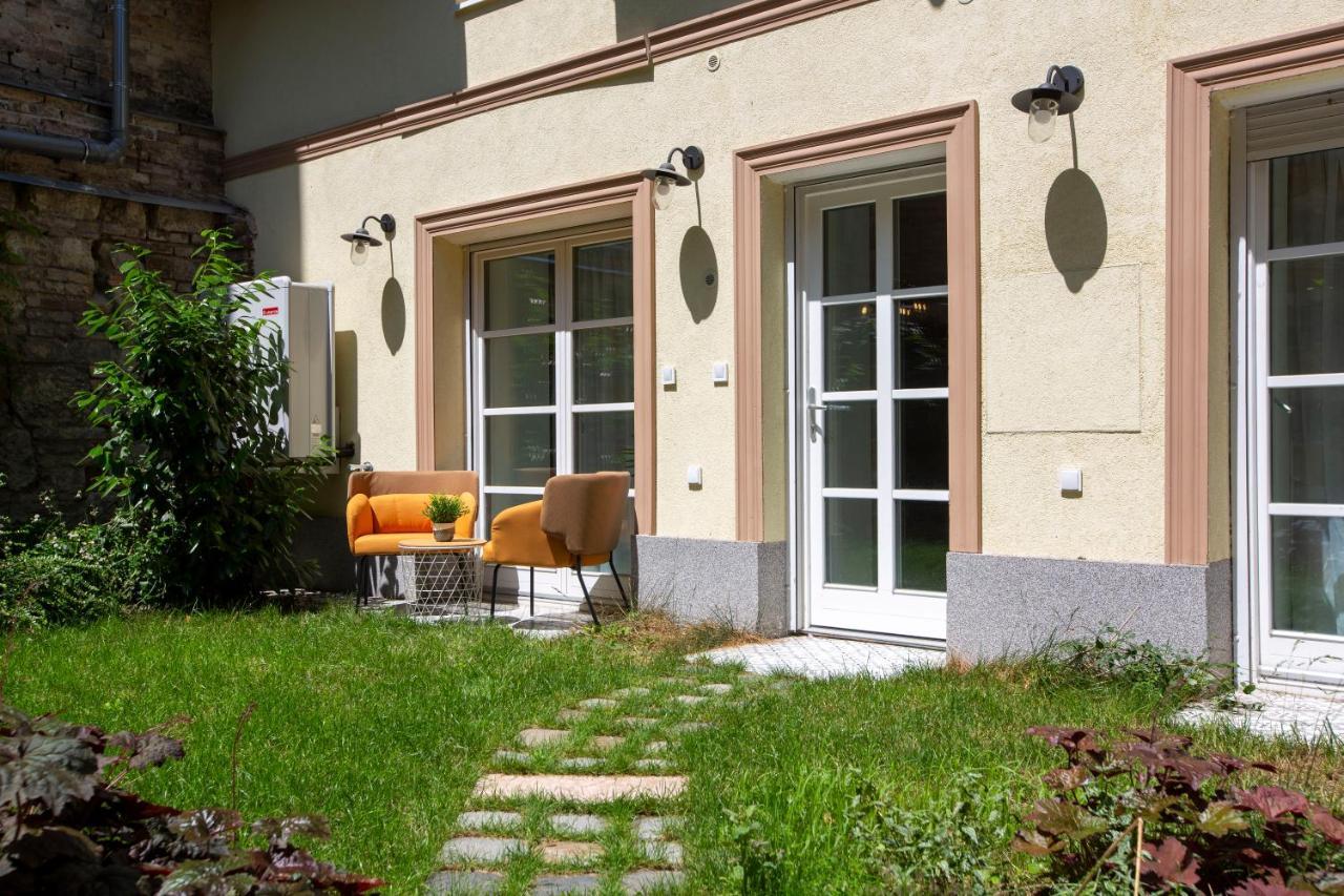 Unique Central 3 Floor Home With 4Bdrm, 3Bthrm Budapest Eksteriør bilde